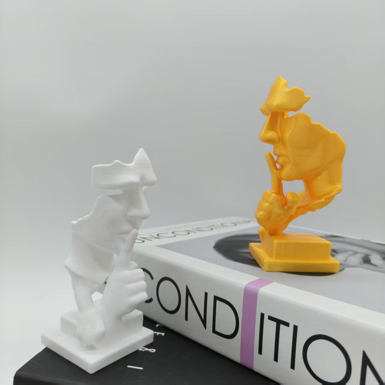 Statua del pensatore, silenzio - Desk Setup Design recensione e prezzo